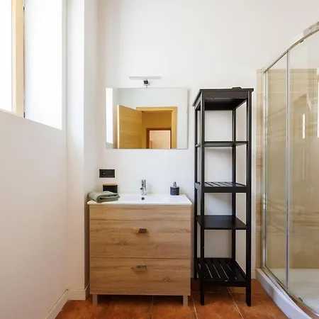 Newly Renovated House With Pool In Center Holiday home