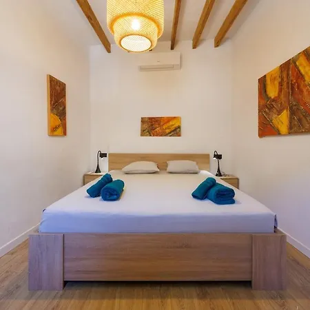 Holiday home Newly Renovated House With Pool In Center *