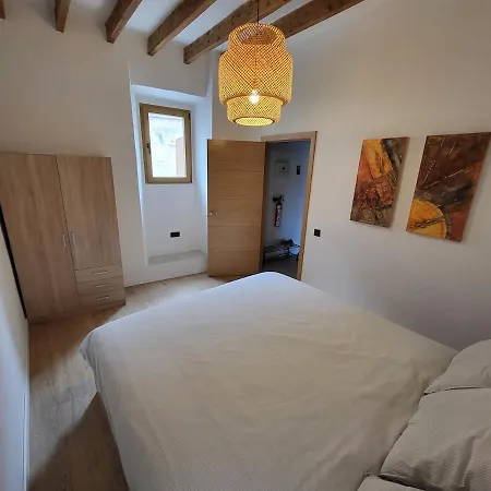 Holiday home Newly Renovated House With Pool In Center