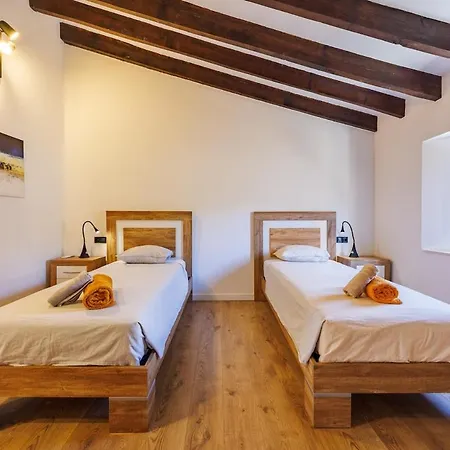 Newly Renovated House With Pool In Center Sineu (Mallorca)