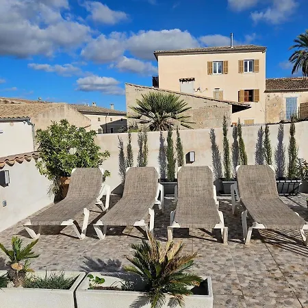 Newly Renovated House With Pool In Center Holiday home